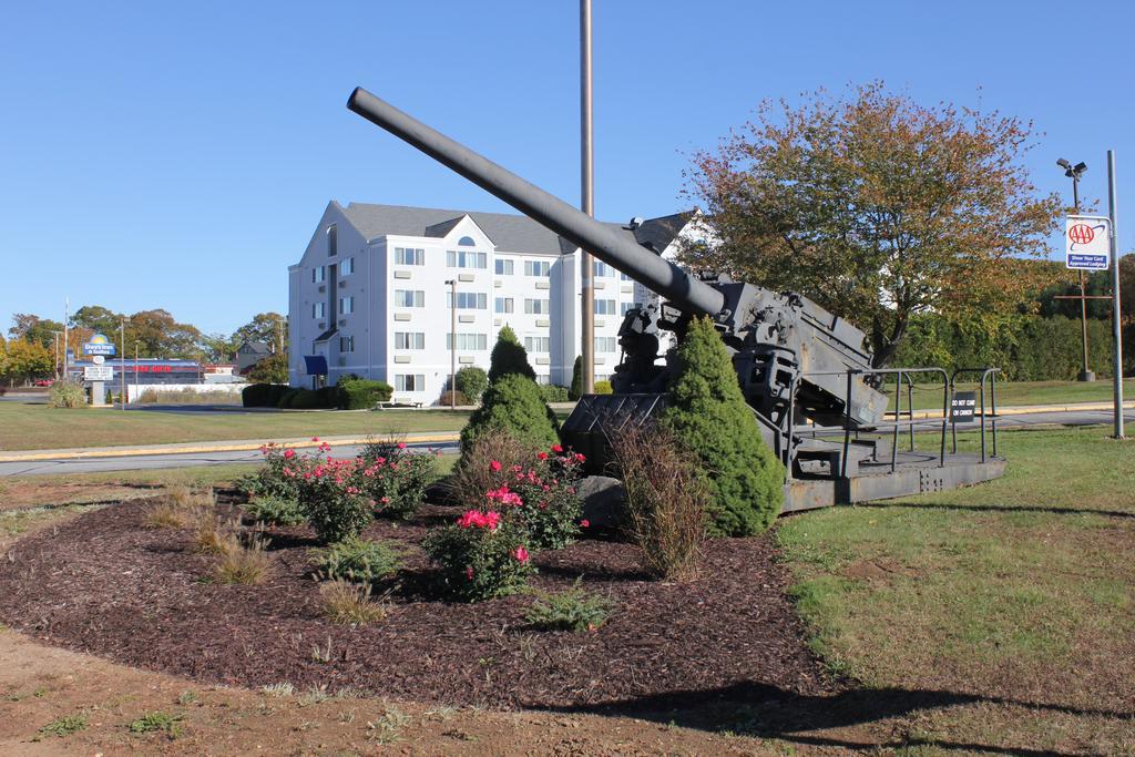 Groton Inn & Suites Exterior foto
